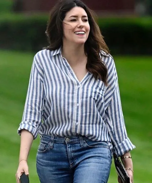 Potret Gaya Modis Camille Vasquez, Pengacara Johnny Depp. Kece! 8 Gaya Camille Vasquez