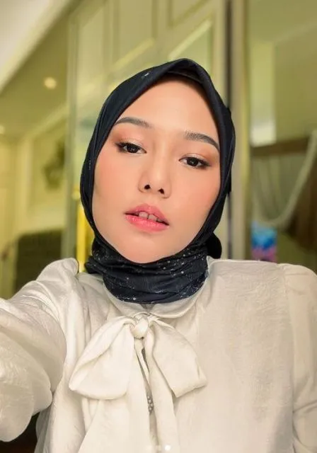 Potret Gaya Terbaru Dara Arafah Usai Mantap Berhijab. Manis Banget! 12 Dara Arafah