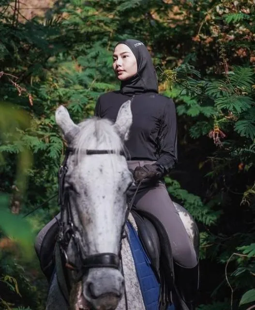 Potret Gaya Terbaru Dara Arafah Usai Mantap Berhijab. Manis Banget! 16 Dara Arafah