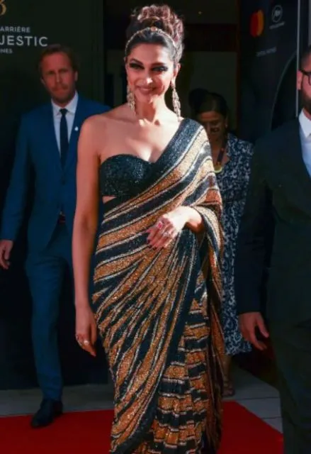 Mengintip 8 Gaya Selebritas di Karpet Merah Cannes Film Festival 2022. Stunning! 16