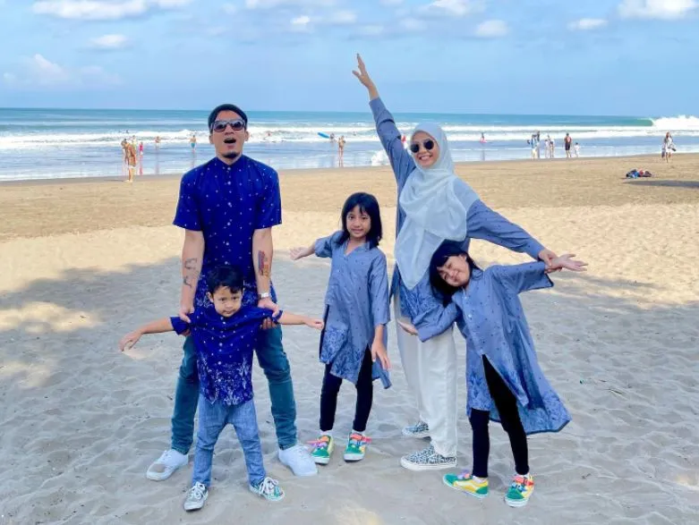 Potret Gaya Modis Selebritas Pada Momen Hari Lebaran 2022. Elegan! 11 style lebaran artis