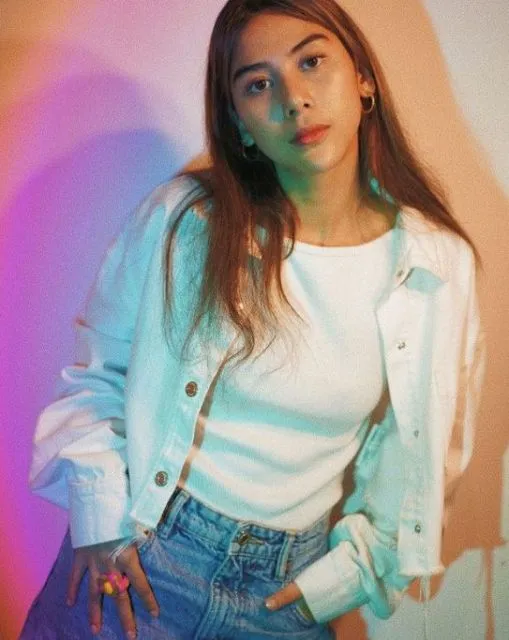 8 Potret Gaya Adinda Thomas, yang Ngaku Cantik Alaminya Tanpa Skincare 9 Adinda Thomas