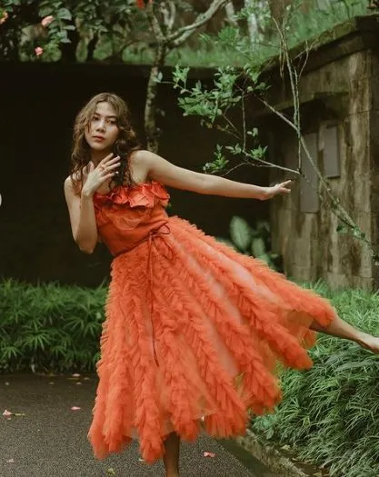 8 Potret Gaya Adinda Thomas, yang Ngaku Cantik Alaminya Tanpa Skincare 13 Adinda Thomas