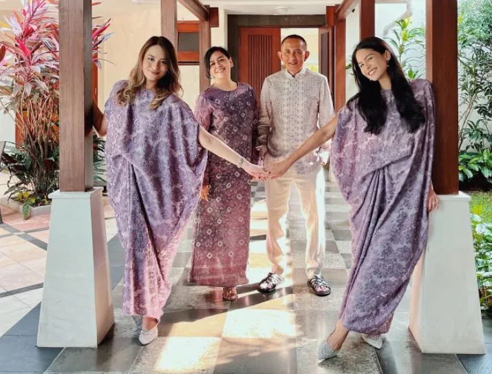 Potret Gaya Modis Selebritas Pada Momen Hari Lebaran 2022. Elegan! 14 style lebaran artis