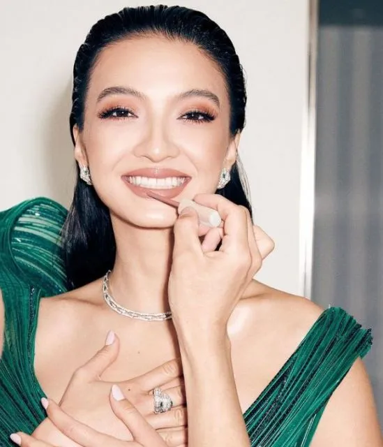 Detail Penampilan Raline Shah di Cannes Film Festival 2022 15