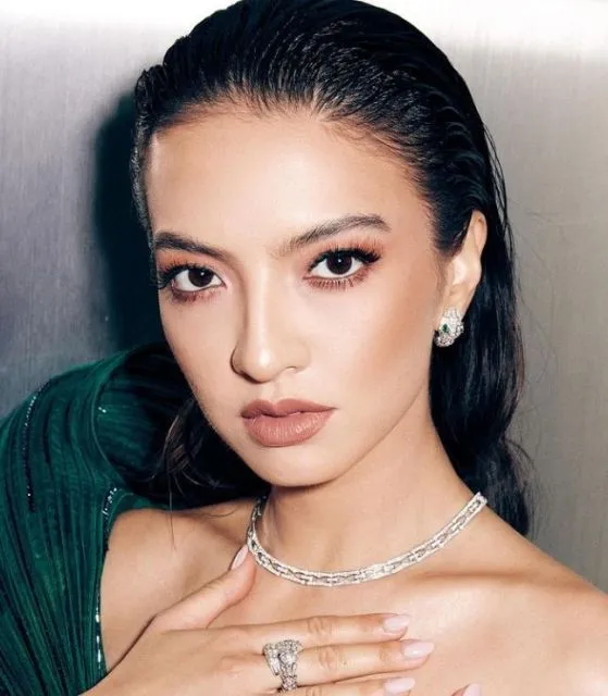 Detail Penampilan Raline Shah di Cannes Film Festival 2022 14