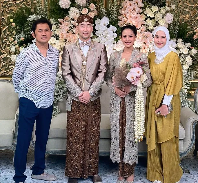 Momen Hanung Bramantyo Disebut Mirip Jesse Choi Suami Maudy Ayunda Saat Foto Bersama 2 Zaskia Adya Mecca