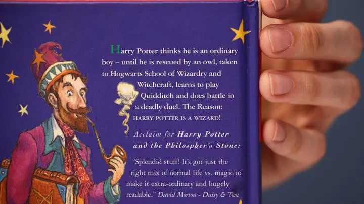 Cetakan Langka Edisi Pertama Harry Potter Dilelang Mulai dari Rp3,6 Miliar. Apa Uniknya? 3 Penawaran pertama mulai dari Rp3,6 miliar