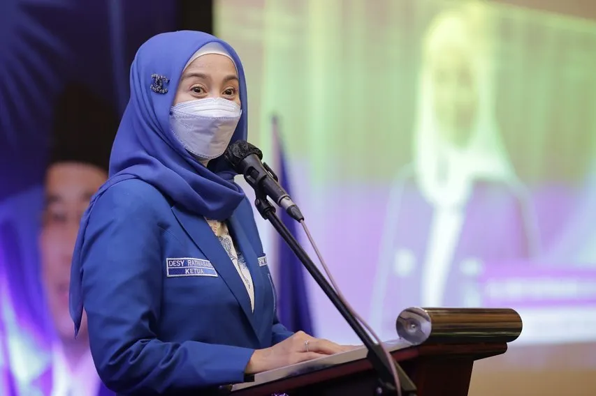 Desy Ratnasari Ungkap Alasan Menjanda 18 Tahun: Tak Ingin Ulangi Kegagalan Masa Lalu 5 Banyak lelaki yang minder mendekati Desy
