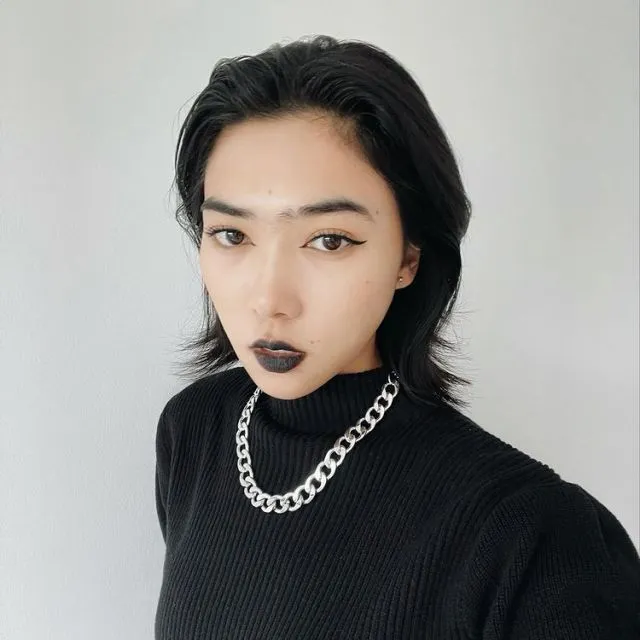 11 Gaya Rambut untuk Wajah Oval ala Isyana Sarasvati. Terbaru Bikin Pangling! 17 Gaya rambut Isyana