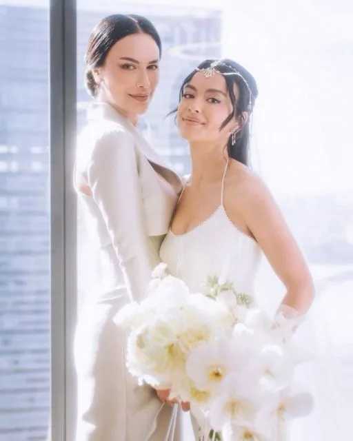 Detail Pernikahan Eva Celia dan Demas Narawangsa, Busananya Unik dan Elegan 14
