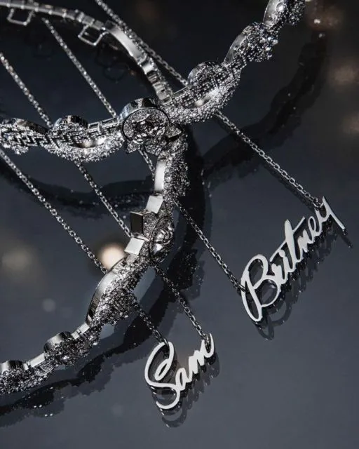 Detail Mewah Busana Pernikahan Britney Spears dan Sam Asghari. Dirancang 700 Jam! 14 Perhiasan pernikahan Britney Spears