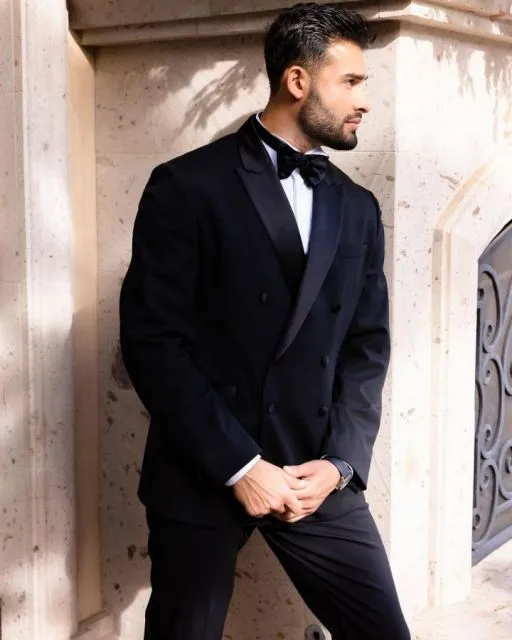 Detail Mewah Busana Pernikahan Britney Spears dan Sam Asghari. Dirancang 700 Jam! 16 Tuksedo Sam Asghari