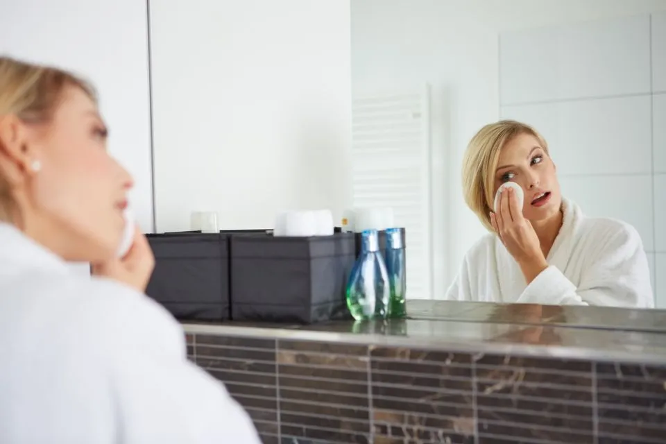 Cara Pakai Cleansing Oil yang Benar untuk Tumpas Minyak Wajah 8 cara memakai cleansing oil yang benar