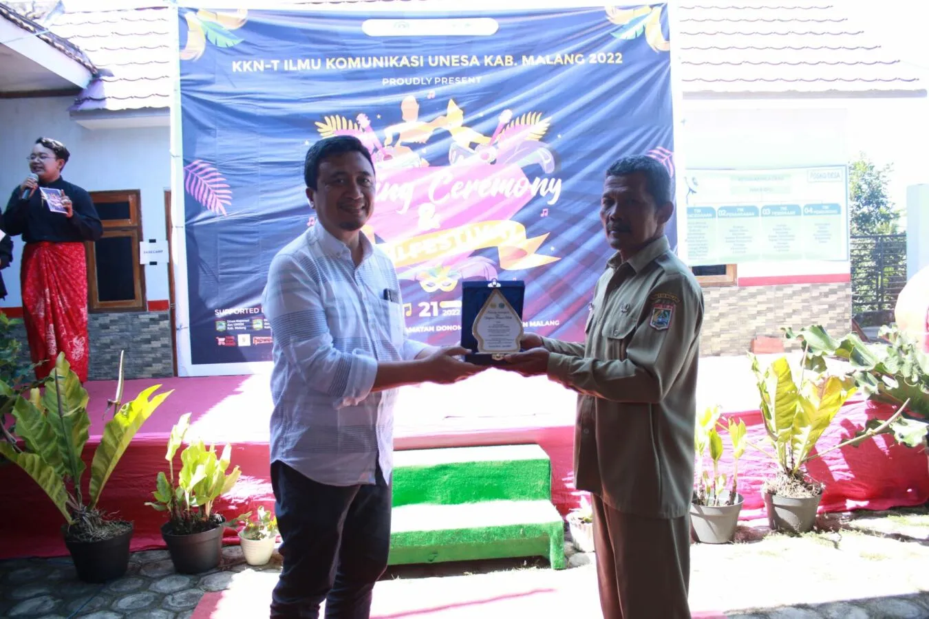Penuh Haru, Penutupan KKN-T Ilmu Komunikasi Unesa Tahun 2022 Meninggalkan Kesan Mendalam Bagi Masyarakat Desa Purwodadi 1