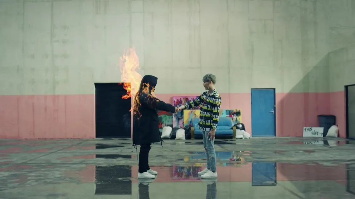 10 Lirik Lagu BTS yang Cocok Balikin Semangatmu Ketika Mengejar Impian. Bikin Percaya Diri! 12 Fire