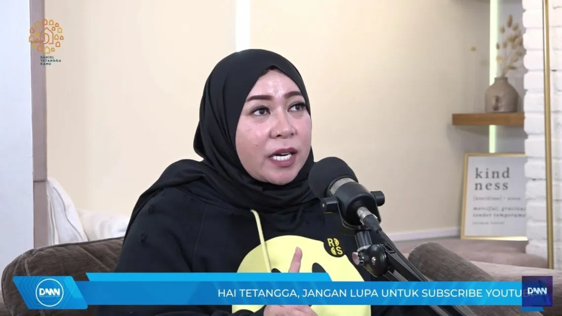 Dicibir Sudah Berhijab tapi Masih Bermusik, Melly Goeslaw Beri Jawaban Menohok 3 Melly tak menganggap musik itu haram