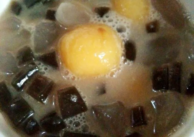 Es Bola Tape & Cincau, Kudapan Enak dan Murah yang Menyegarkan 2 es bola tape cincau