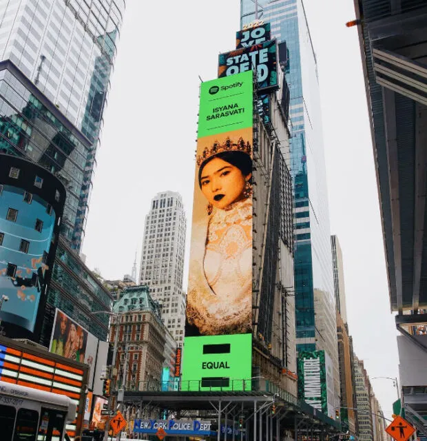 Wajah Isyana Sarasvati Terpampang di Times Square New York, Bikin Bangga! 3
