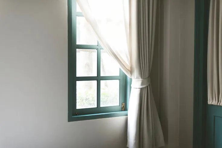 8 Penyebab Kamar Bau Apek, Sepele tapi Harus Dihindari! 8 Penyebab kamar bau apek