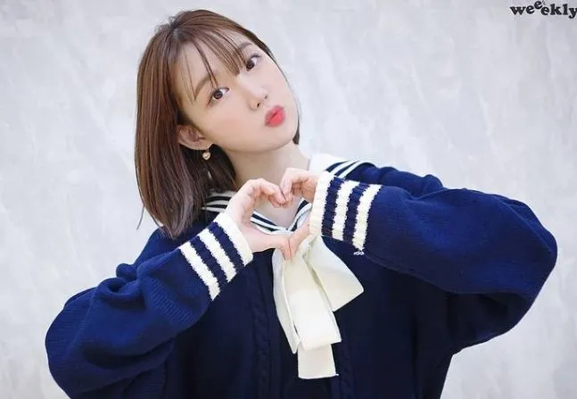 Intip Gaya Jiyoon yang Putuskan Hengkang dari Weeekly Akibat Gangguan Kesehatan 10