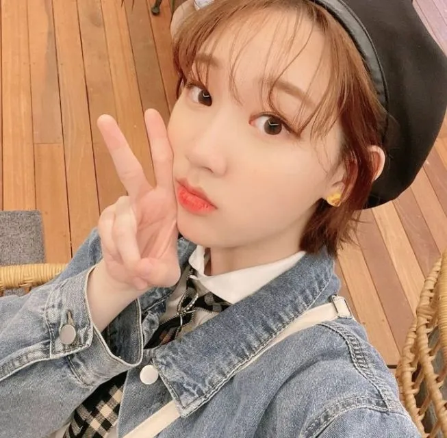 Intip Gaya Jiyoon yang Putuskan Hengkang dari Weeekly Akibat Gangguan Kesehatan 11