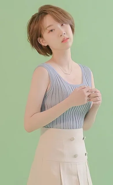 Intip Gaya Jiyoon yang Putuskan Hengkang dari Weeekly Akibat Gangguan Kesehatan 13