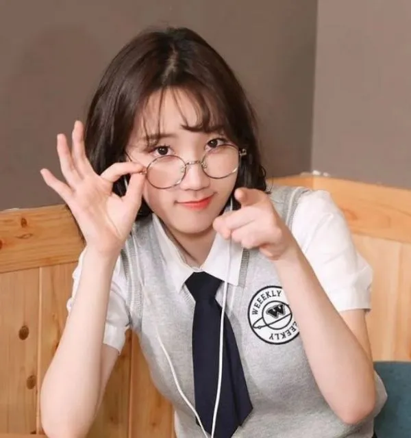 Intip Gaya Jiyoon yang Putuskan Hengkang dari Weeekly Akibat Gangguan Kesehatan 8