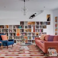 5 Inspirasi Perpustakaan Mini di Rumah yang Bikin Betah Baca Buku Seharian