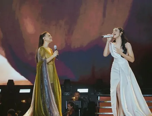 Penampilan Rossa di Konser 25 Tahun Berkarya, Pakai Gaun Fashion Designer Kelas Dunia 15