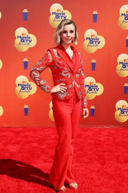 Intip Gaya Selebritas di Karpet Merah MTV Movie and TV Awards 2022 17