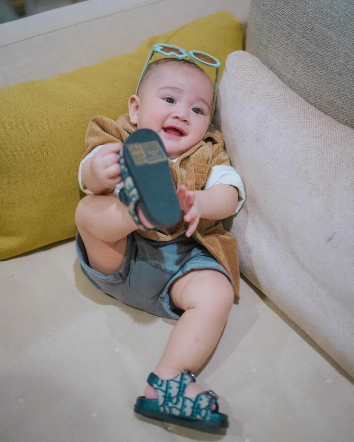 12 Potret Rayyanza Saat Pakai Kostum Lucu. OOTD-nya Selalu Bikin Gemas! 23