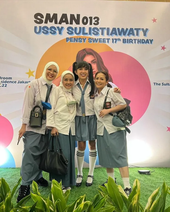 Serunya Pesta Ulang Tahun Ussy Sulistiawaty dengan Tema Anak SMA. Bertabur Bintang! 10
