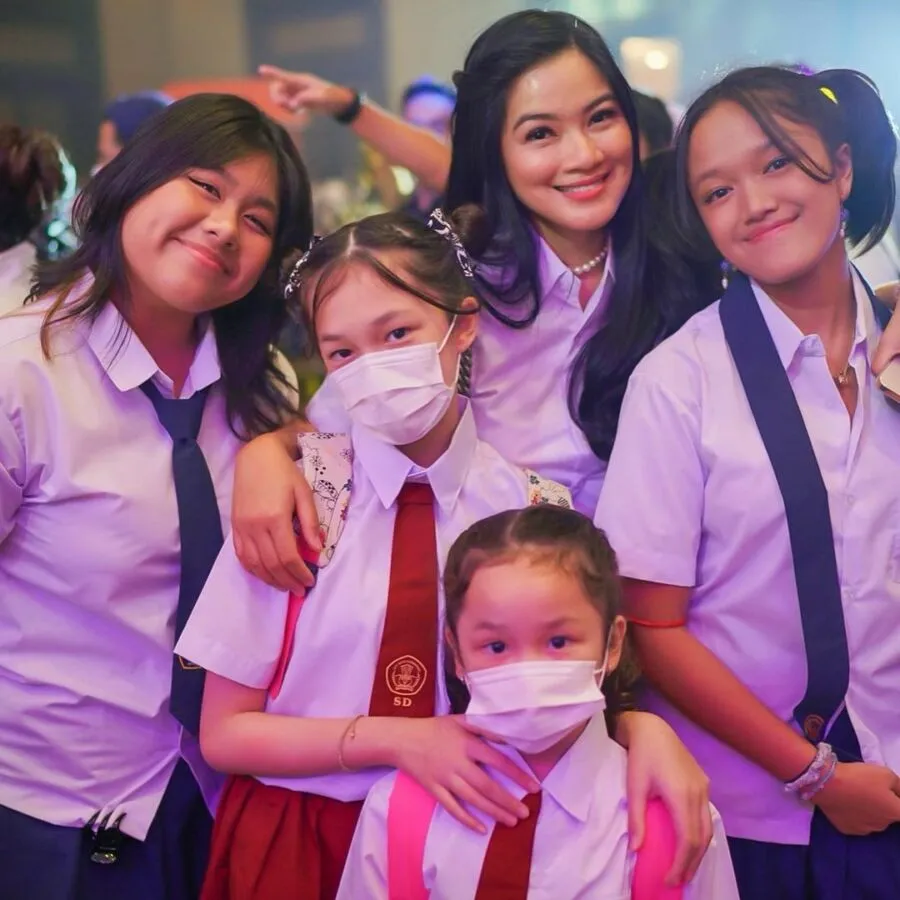 Serunya Pesta Ulang Tahun Ussy Sulistiawaty dengan Tema Anak SMA. Bertabur Bintang! 12
