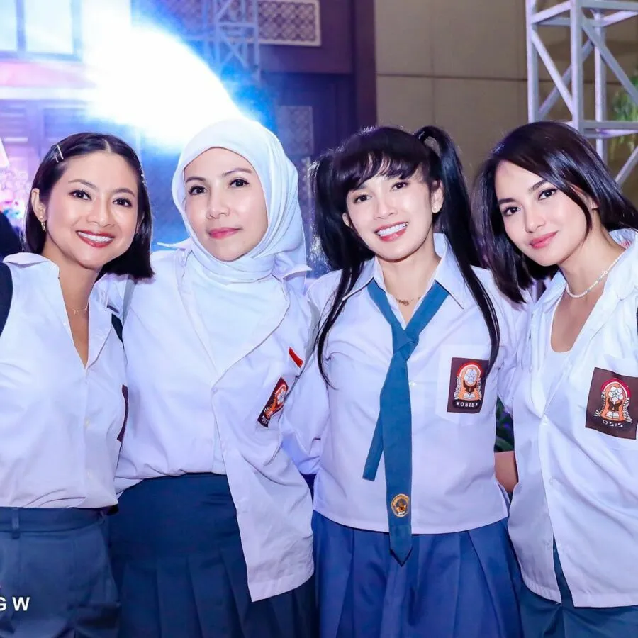 Serunya Pesta Ulang Tahun Ussy Sulistiawaty dengan Tema Anak SMA. Bertabur Bintang! 15