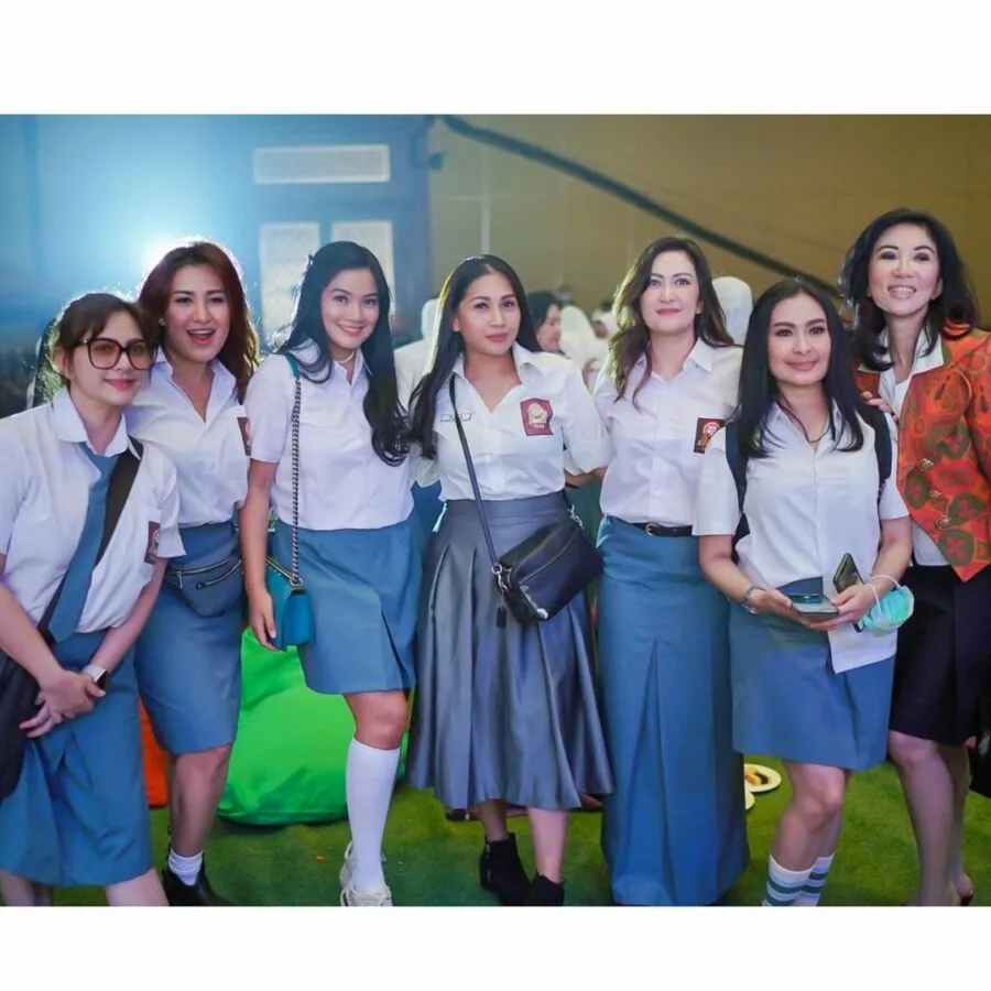 Serunya Pesta Ulang Tahun Ussy Sulistiawaty dengan Tema Anak SMA. Bertabur Bintang! 16