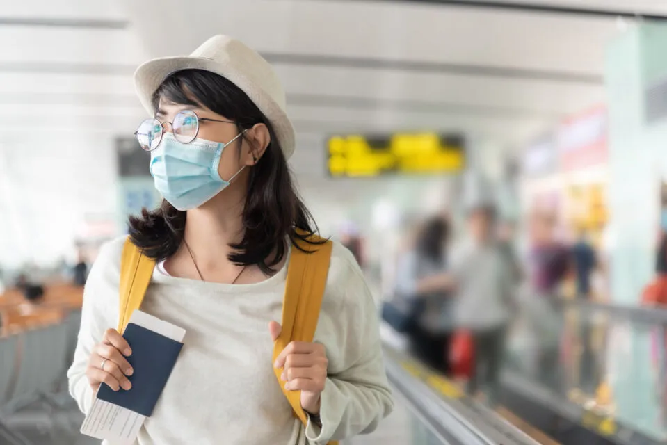 Penting! Ini Hal-hal yang Harus Kamu Pastikan Sebelum Traveling 5 Memakai masker