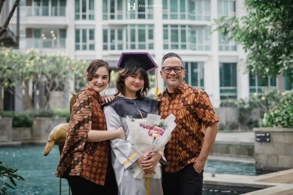 Anak Mona Ratuliu Akui Sempat Coba Bunuh Diri karena Depresi, Beri Pesan Bagi Pejuang Kesehatan Mental 4 anak mona ratuliu depresi