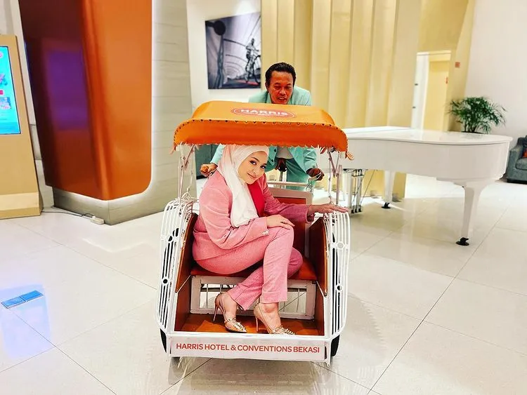 Nathalie Holscher dan Sule Resmi Bercerai, Dapat 2 Mobil Mewah dan 1 Rumah 3 Nathalie Holscher dan Sule cerai