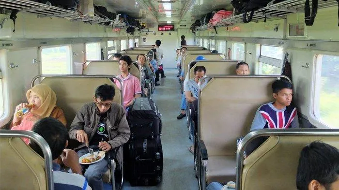 Serba-serbi Rasanya Naik Kereta Api Kelas Ekonomi. Murah tapi Pegal~ 6