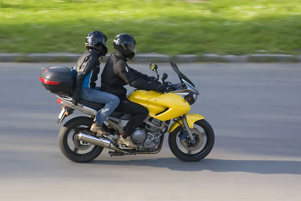 Suka Duka Nggak Bisa Naik Motor Sendiri. Ternyata Nggak Semenyedihkan yang Orang Kira kok~ 10 suka duka nggak bisa anaik motor
