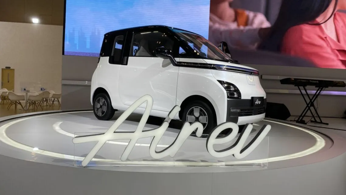 Menjajal Mobil Listrik Mungil Wuling Air ev, dari Menanjak hingga Zig-Zag 6