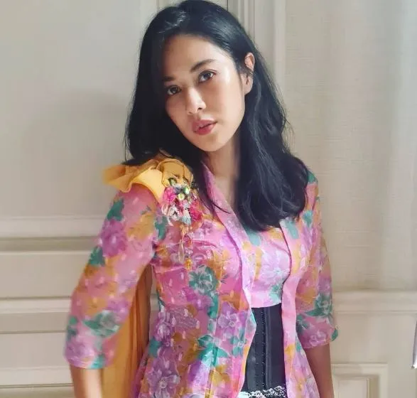 Dian Sastrowardoyo Dukung Kebaya Diakui Unesco. Intip Koleksi Kebayanya, Ada yang Harga 25 Ribu! 16 Dian Sastrowardoyo berkebaya
