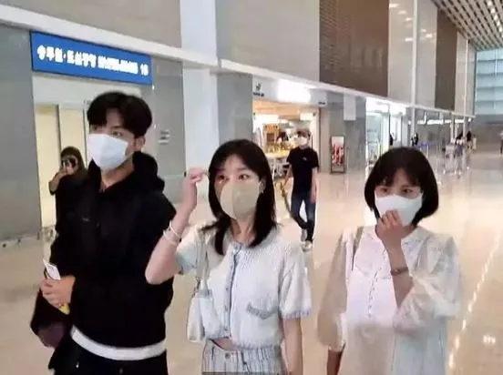 Pemain dan Kru Drama Extraordinary Attorney Woo Liburan ke Bali, Ada yang Tak Bisa Ikut 3 Pemain drama Extraordinary Attorney Woo liburan ke Bali