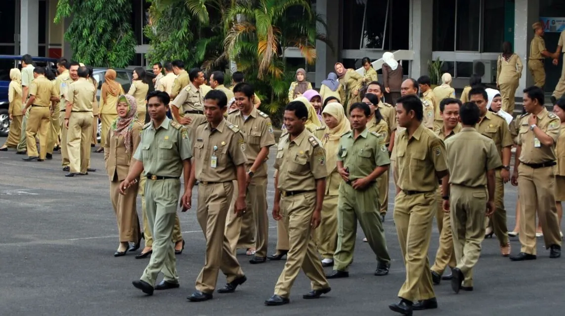 5 Alasan Kenapa Orang Tua Sering Sewot Pengin Anaknya Jadi PNS. Sabar~ 6