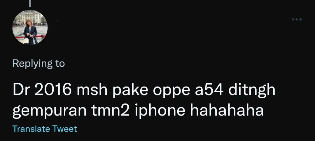 Cerita Warganet Setia dengan HP Lamanya di Tengah iPhone Baru yang Rilis Terus. Relate? 16 Harus sering-sering ngelus dada~