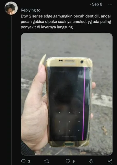 Cerita Warganet Setia dengan HP Lamanya di Tengah iPhone Baru yang Rilis Terus. Relate? 17 Kalau sampai jatuh, paniknya bukan main