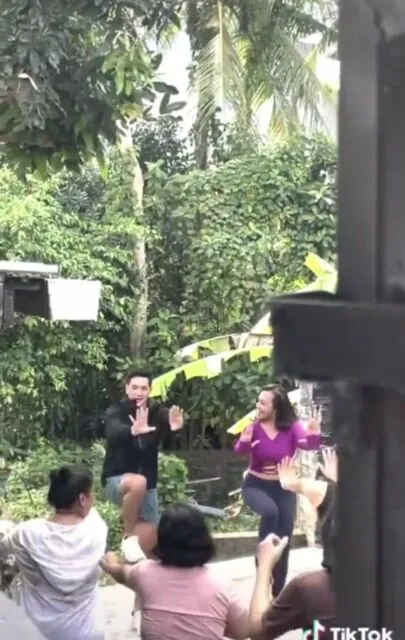 Momen Andrew White Jadi Instruktur Senam, Ibu-ibu: Jadi Makin Semangat! 5 Momen Andrew White jadi instruktur senam ibu-ibu