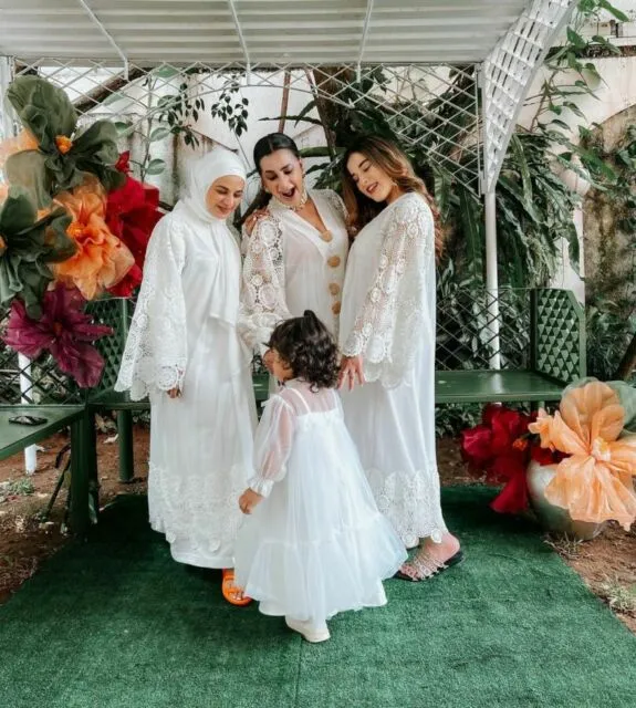 Setelah Berdialog dengan Hater, Tasyi Athasyia dan Suami Kembali Klarifikasi Sejumlah Tudingan 8 Momen kebersamaan Bu Ala dan anak-anaknya tanpa Tasyi