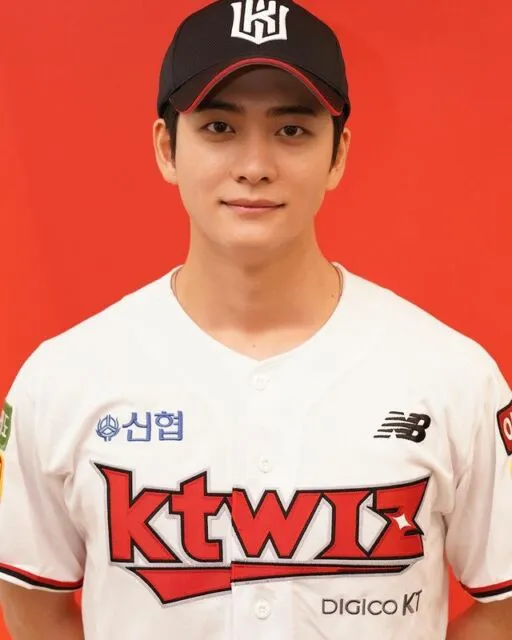 Kang Tae Oh Umumkan Keberangkatan Wamil, Nyanyikan Lagu untuk Penggemar saat Fanmeeting 2 Kang Tae Oh berangkat wamil